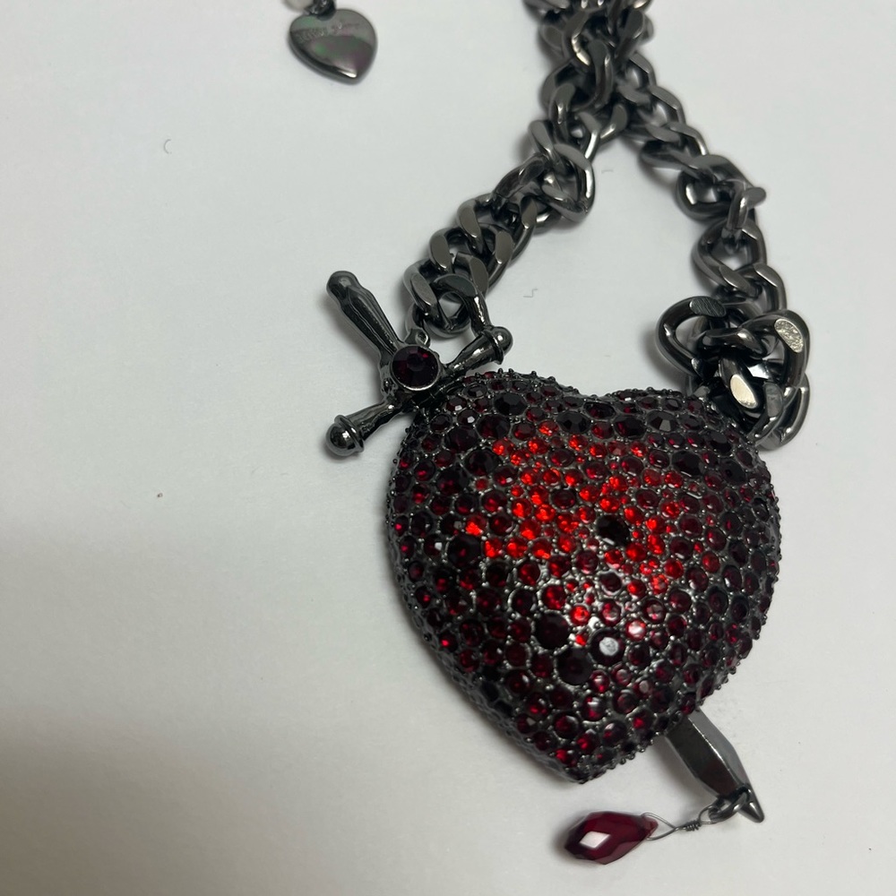 NWT ⚜️❤️⚜️ Betsey Johnson Heart Dagger Pendant Necklace - Picture 7 of 12